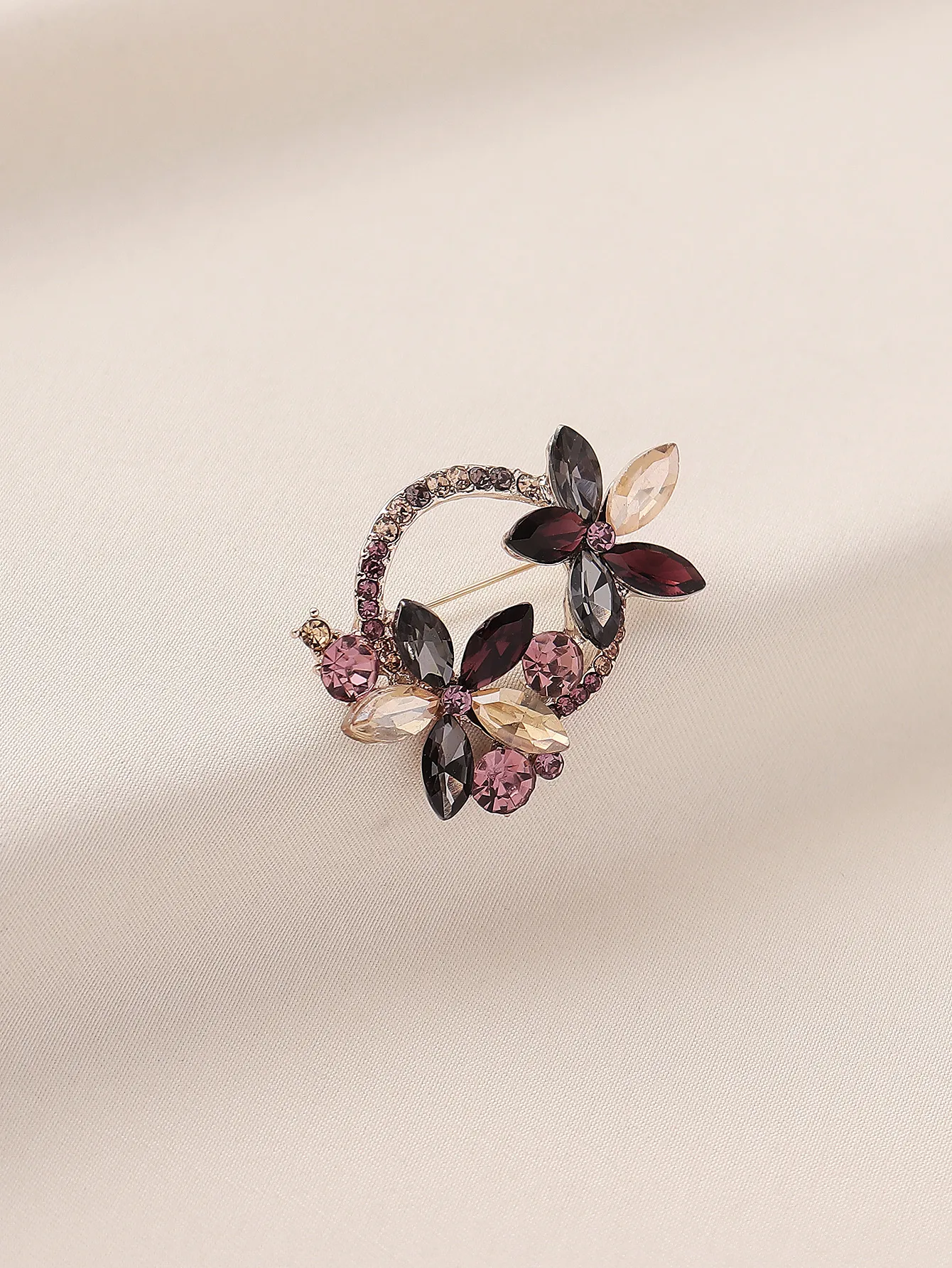 Elegant Shiny Infinity Copper Inlay Zircon Women's Brooches display picture 5