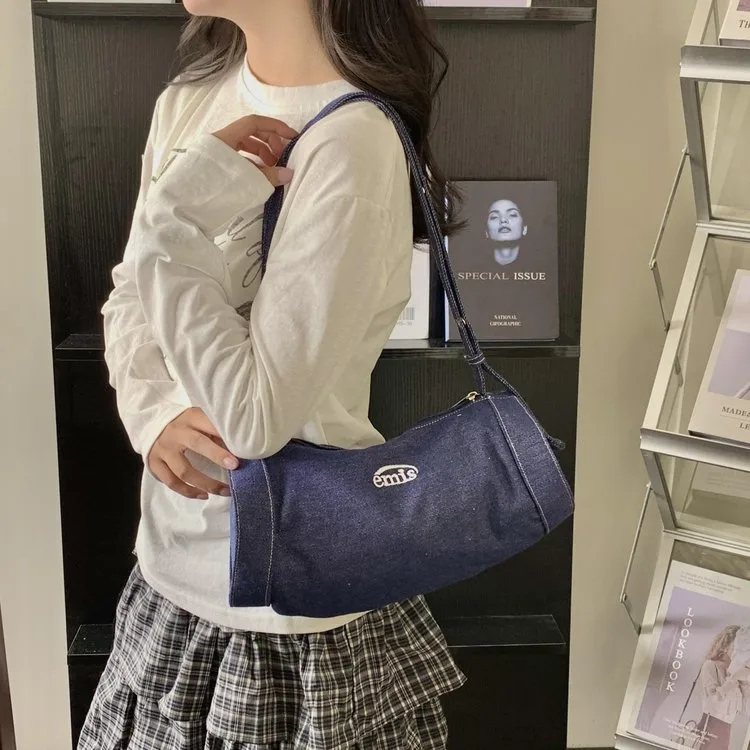 Women's Nylon Vocabulary Words/Name Solid Color Streetwear Cylindrical Zipper Shoulder Bag display picture 6