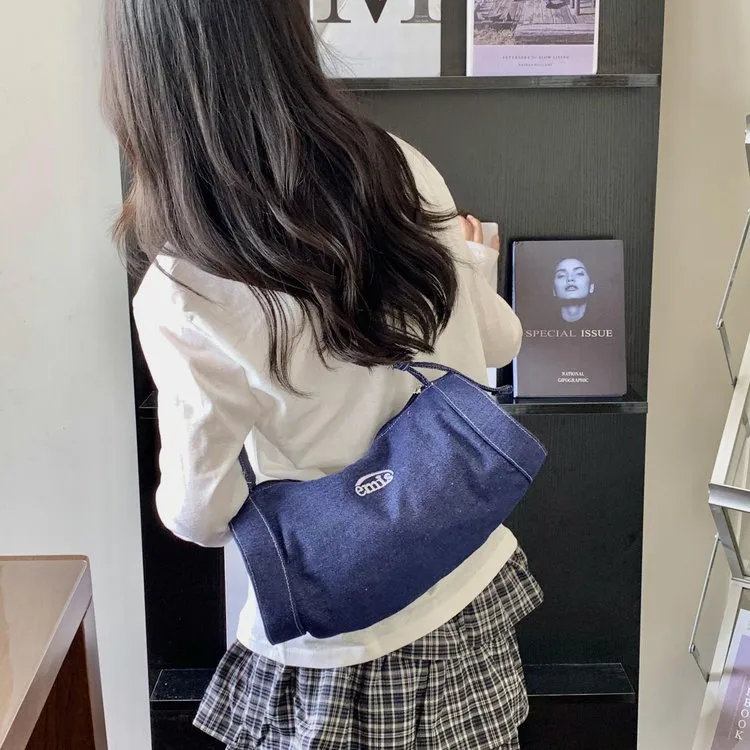 Women's Nylon Vocabulary Words/Name Solid Color Streetwear Cylindrical Zipper Shoulder Bag display picture 8