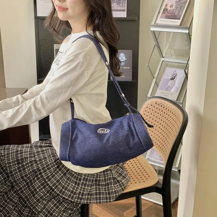 Women's Nylon Vocabulary Words/Name Solid Color Streetwear Cylindrical Zipper Shoulder Bag display picture 22