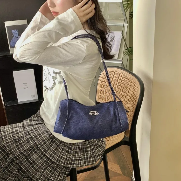 Women's Nylon Vocabulary Words/Name Solid Color Streetwear Cylindrical Zipper Shoulder Bag display picture 10