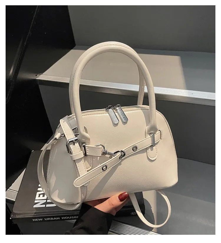 Women's Pu Leather Solid Color Streetwear Square Zipper Shoulder Bag display picture 4