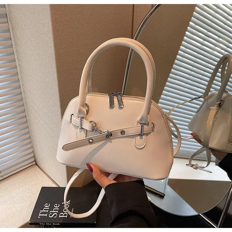 Women's Pu Leather Solid Color Streetwear Square Zipper Shoulder Bag display picture 14