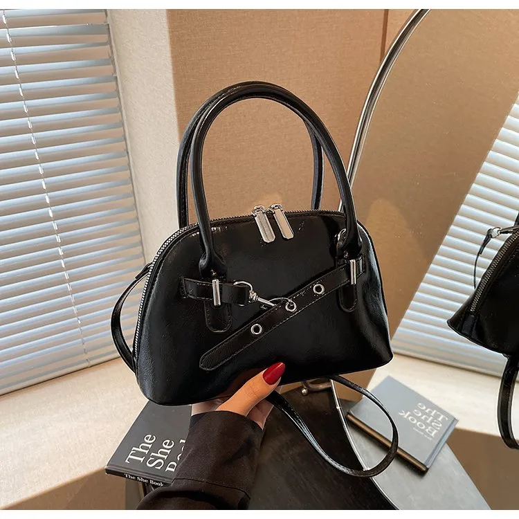 Women's Pu Leather Solid Color Streetwear Square Zipper Shoulder Bag display picture 22