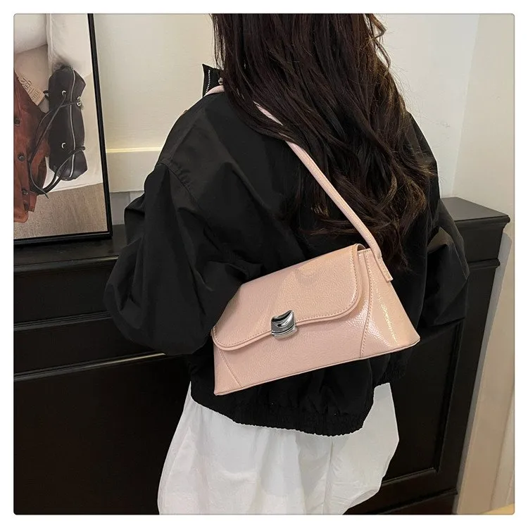Women's Pu Leather Solid Color Streetwear Square Magnetic Buckle Flip Cover Shoulder Bag display picture 5