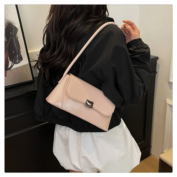 Women's Pu Leather Solid Color Streetwear Square Magnetic Buckle Flip Cover Shoulder Bag display picture 6