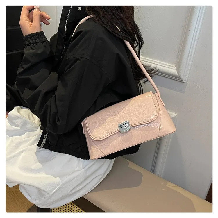 Women's Pu Leather Solid Color Streetwear Square Magnetic Buckle Flip Cover Shoulder Bag display picture 8