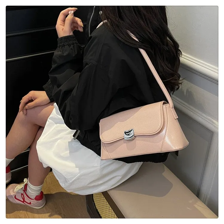 Women's Pu Leather Solid Color Streetwear Square Magnetic Buckle Flip Cover Shoulder Bag display picture 13
