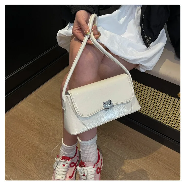 Women's Pu Leather Solid Color Streetwear Square Magnetic Buckle Flip Cover Shoulder Bag display picture 15