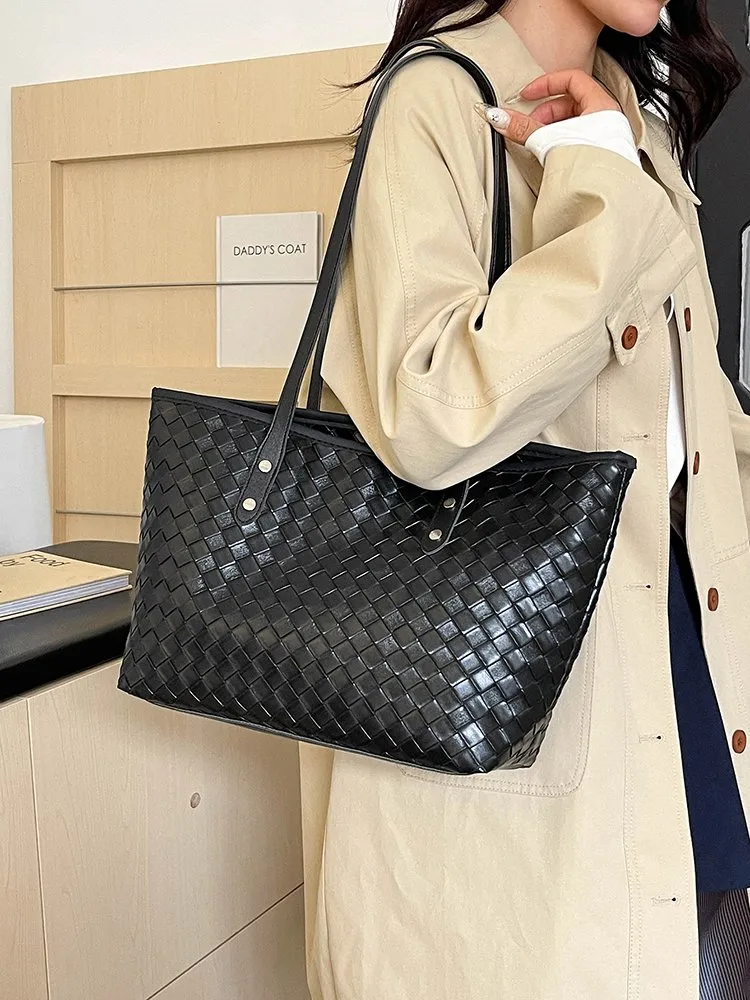 Women's Pu Leather Lattice Solid Color Streetwear Square Zipper Tote Bag display picture 6