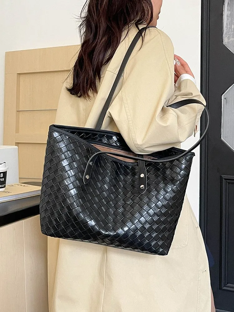 Women's Pu Leather Lattice Solid Color Streetwear Square Zipper Tote Bag display picture 11
