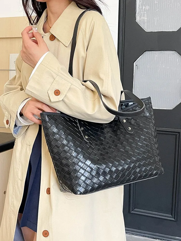Women's Pu Leather Lattice Solid Color Streetwear Square Zipper Tote Bag display picture 18