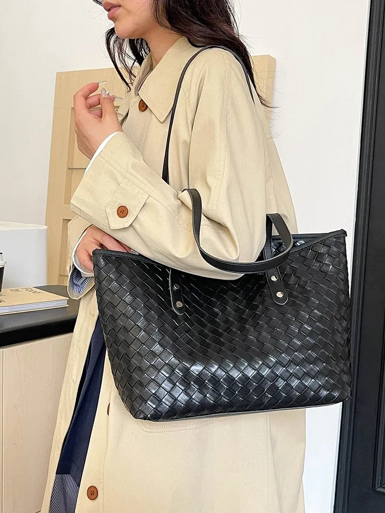 Women's Pu Leather Lattice Solid Color Streetwear Square Zipper Tote Bag display picture 3