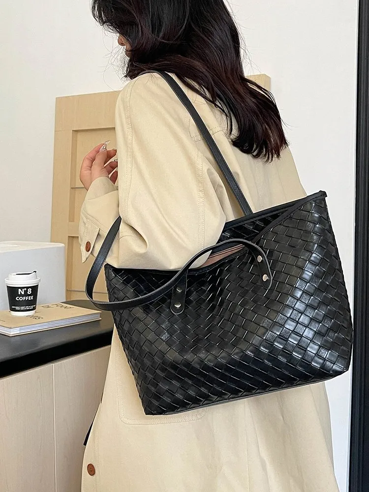 Women's Pu Leather Lattice Solid Color Streetwear Square Zipper Tote Bag display picture 14
