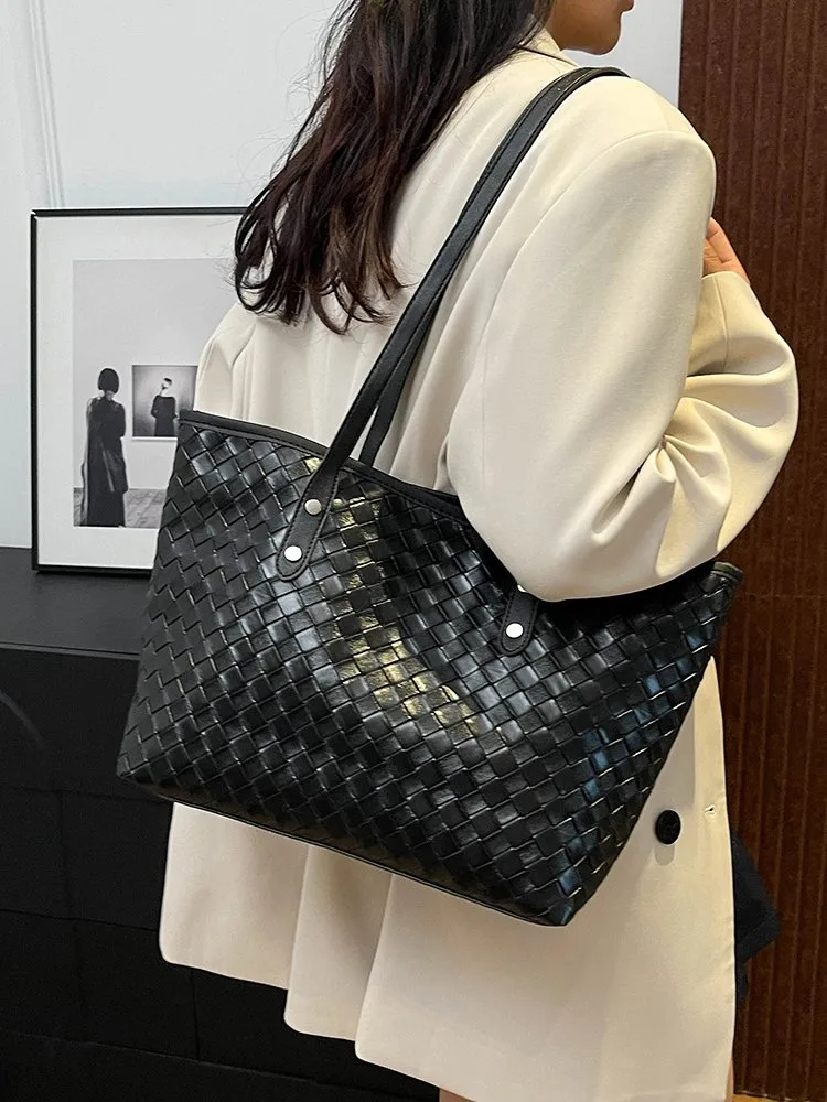Women's Pu Leather Lattice Solid Color Streetwear Square Zipper Tote Bag display picture 8