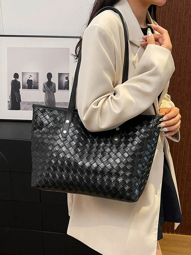Women's Pu Leather Lattice Solid Color Streetwear Square Zipper Tote Bag display picture 24