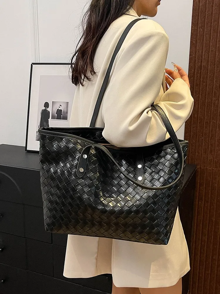 Women's Pu Leather Lattice Solid Color Streetwear Square Zipper Tote Bag display picture 16