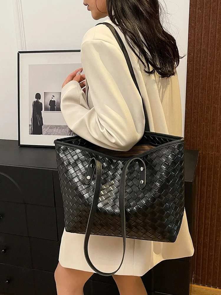 Women's Pu Leather Lattice Solid Color Streetwear Square Zipper Tote Bag display picture 20