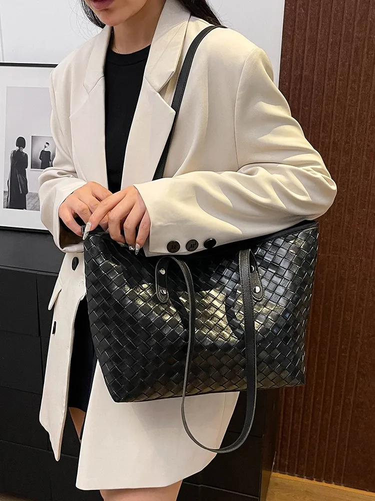 Women's Pu Leather Lattice Solid Color Streetwear Square Zipper Tote Bag display picture 19