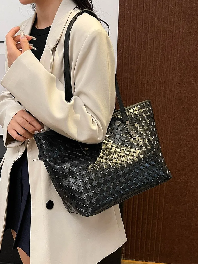 Women's Pu Leather Lattice Solid Color Streetwear Square Zipper Tote Bag display picture 12