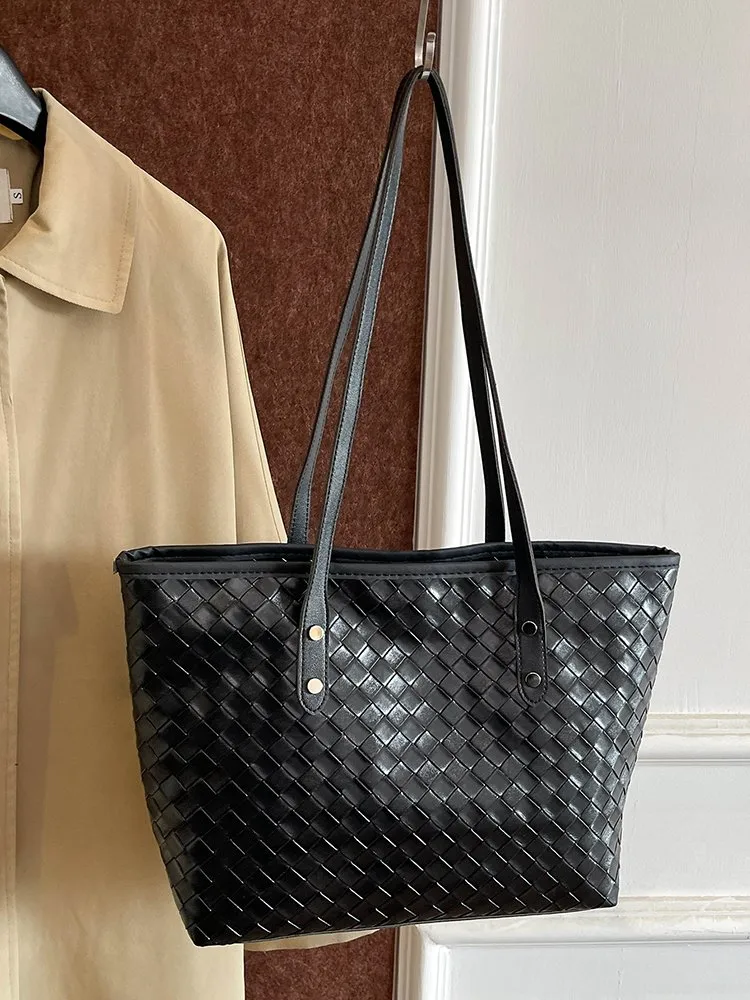 Women's Pu Leather Lattice Solid Color Streetwear Square Zipper Tote Bag display picture 27