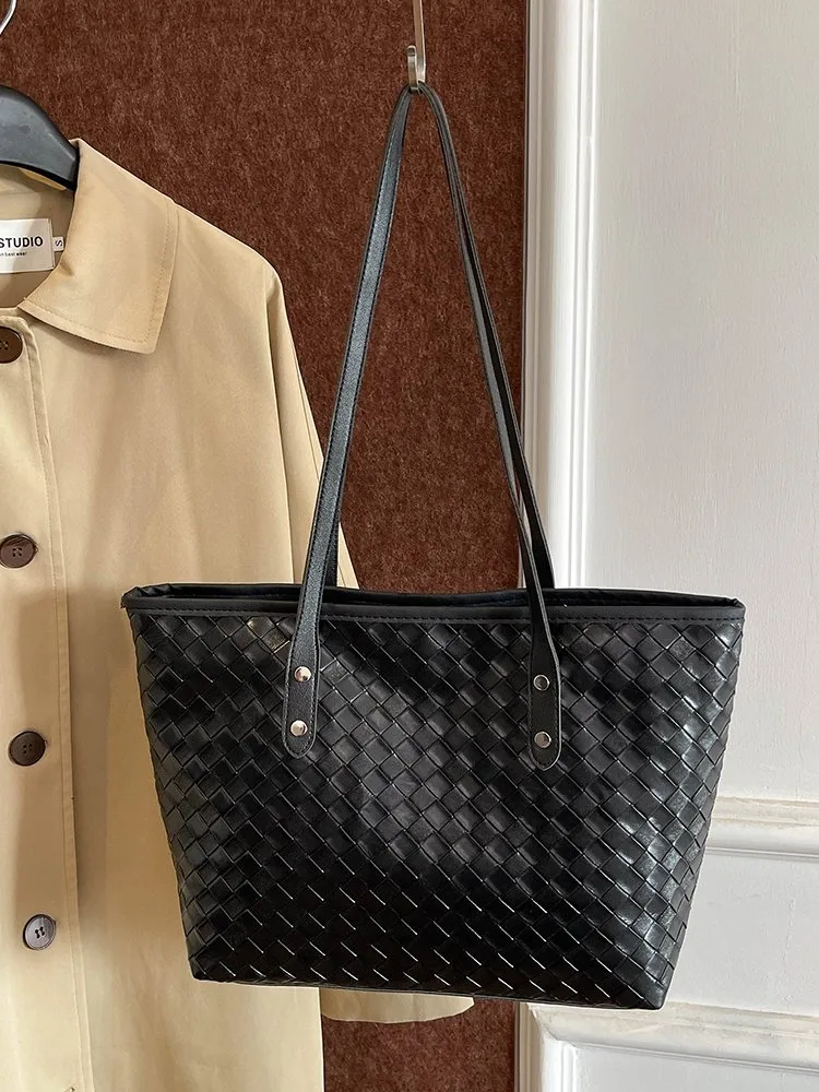Women's Pu Leather Lattice Solid Color Streetwear Square Zipper Tote Bag display picture 28
