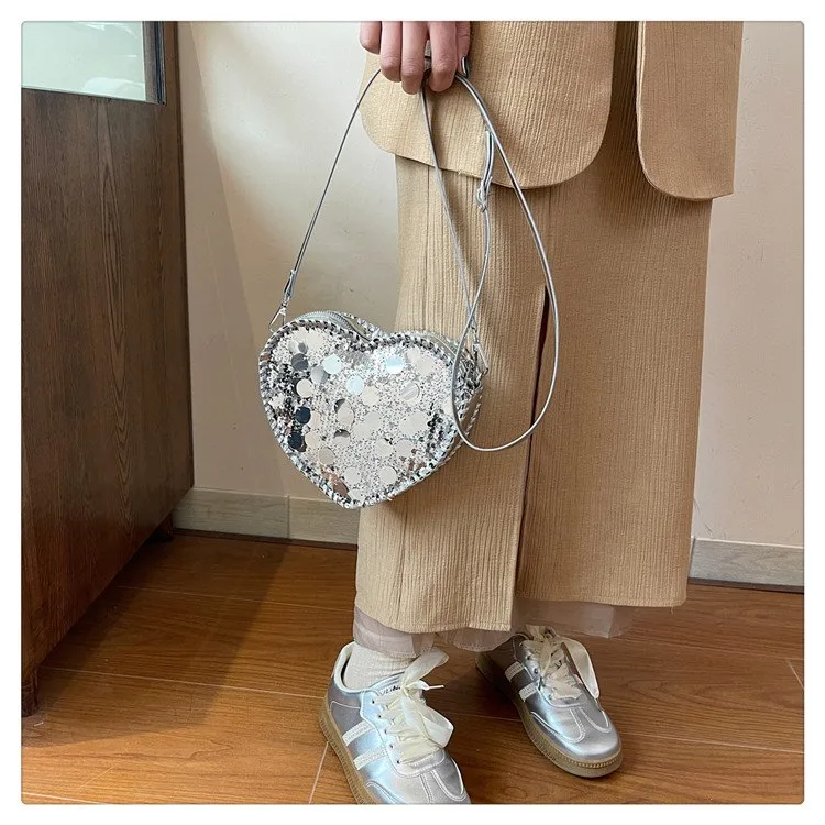 Women's Pu Leather Heart Shape Streetwear Sequins Heart-shaped Zipper Shoulder Bag display picture 2
