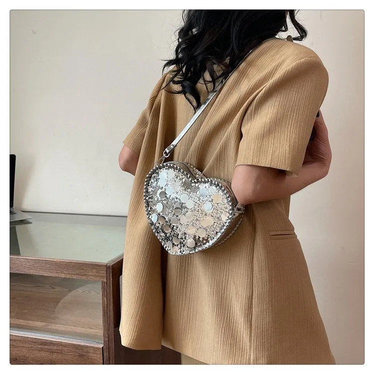 Women's Pu Leather Heart Shape Streetwear Sequins Heart-shaped Zipper Shoulder Bag display picture 7