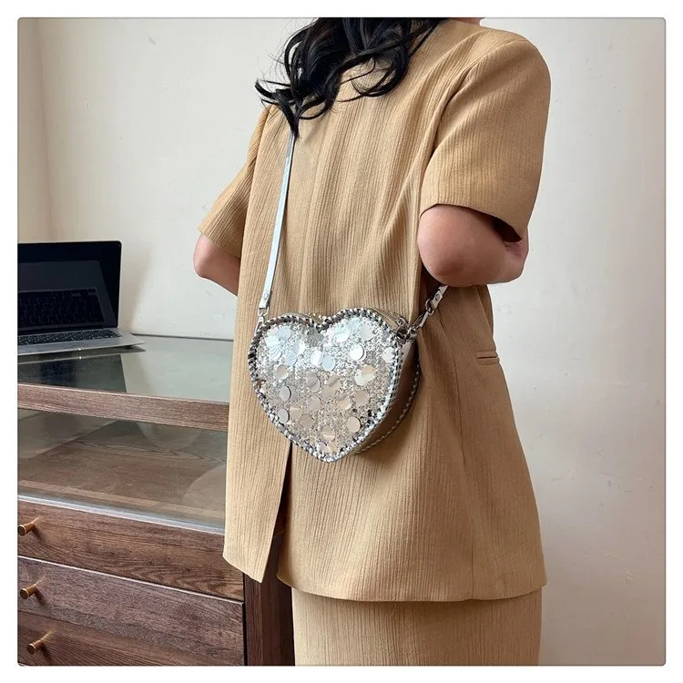 Women's Pu Leather Heart Shape Streetwear Sequins Heart-shaped Zipper Shoulder Bag display picture 11