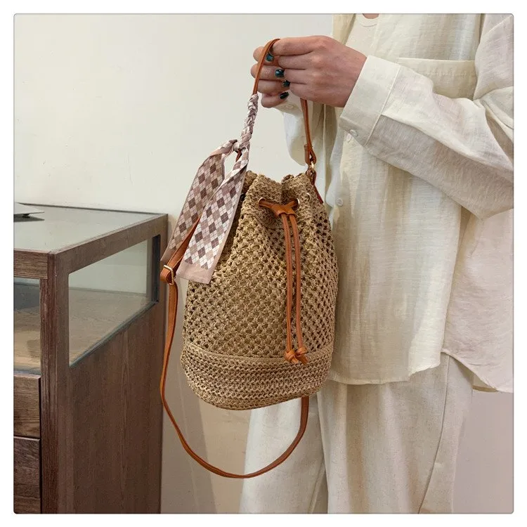 Women's Braid Solid Color Vacation Streetwear Cylindrical String Shoulder Bag display picture 18