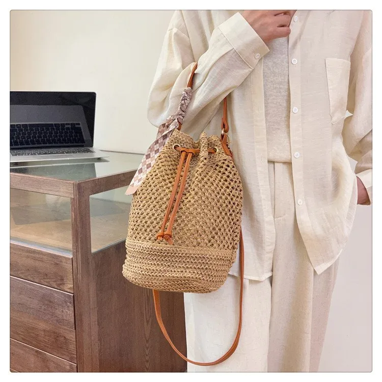 Women's Braid Solid Color Vacation Streetwear Cylindrical String Shoulder Bag display picture 13