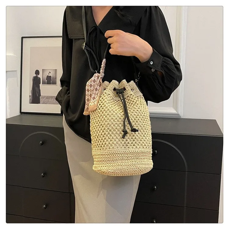 Women's Braid Solid Color Vacation Streetwear Cylindrical String Shoulder Bag display picture 14