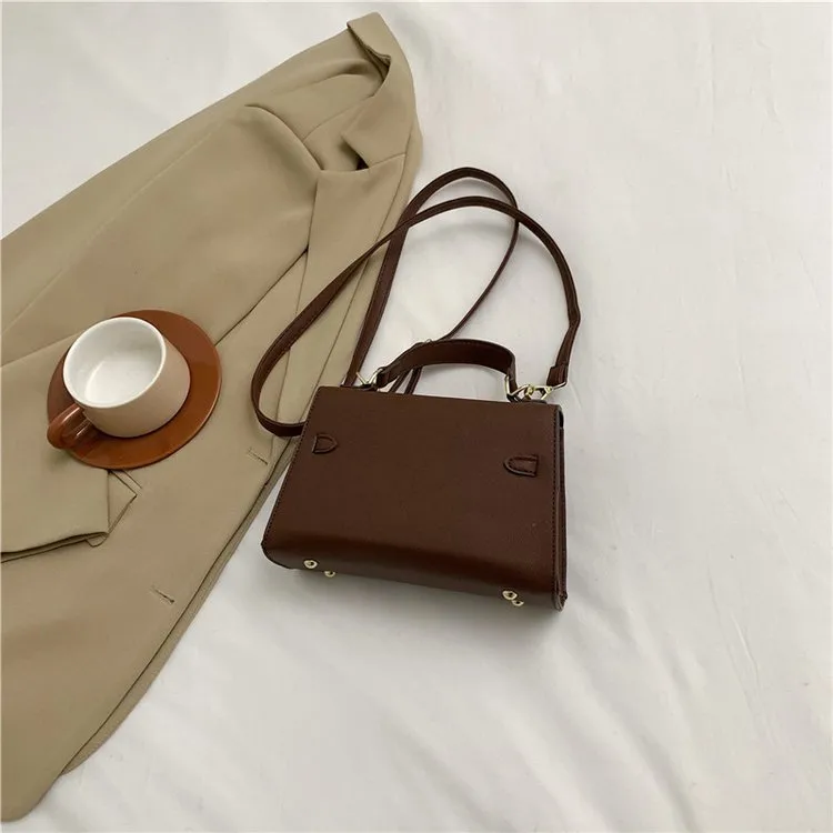 Women's Pu Leather Solid Color Streetwear Square Flip Cover Lock Clasp Shoulder Bag display picture 2