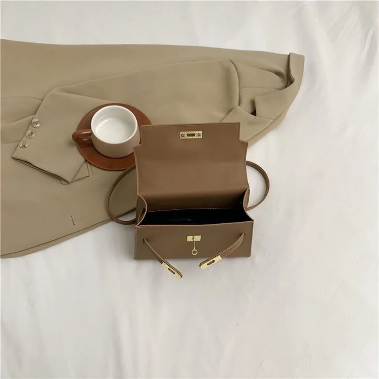 Women's Pu Leather Solid Color Streetwear Square Flip Cover Lock Clasp Shoulder Bag display picture 9