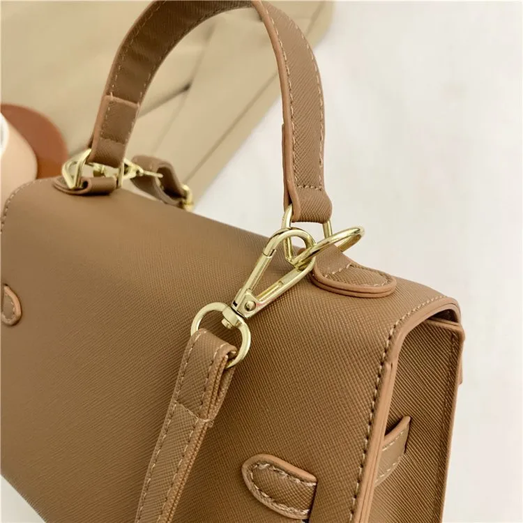 Women's Pu Leather Solid Color Streetwear Square Flip Cover Lock Clasp Shoulder Bag display picture 11