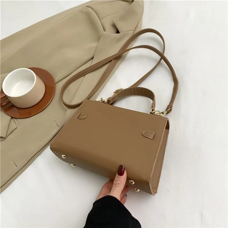Women's Pu Leather Solid Color Streetwear Square Flip Cover Lock Clasp Shoulder Bag display picture 24