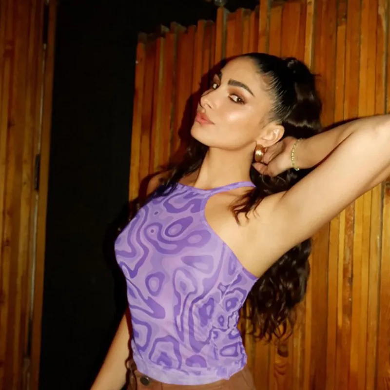 Spring And Summer Abstract New Arrival Neck Strap Mesh Sexy Backless Slim Fit Inner Base Small Vest For Women display picture 2
