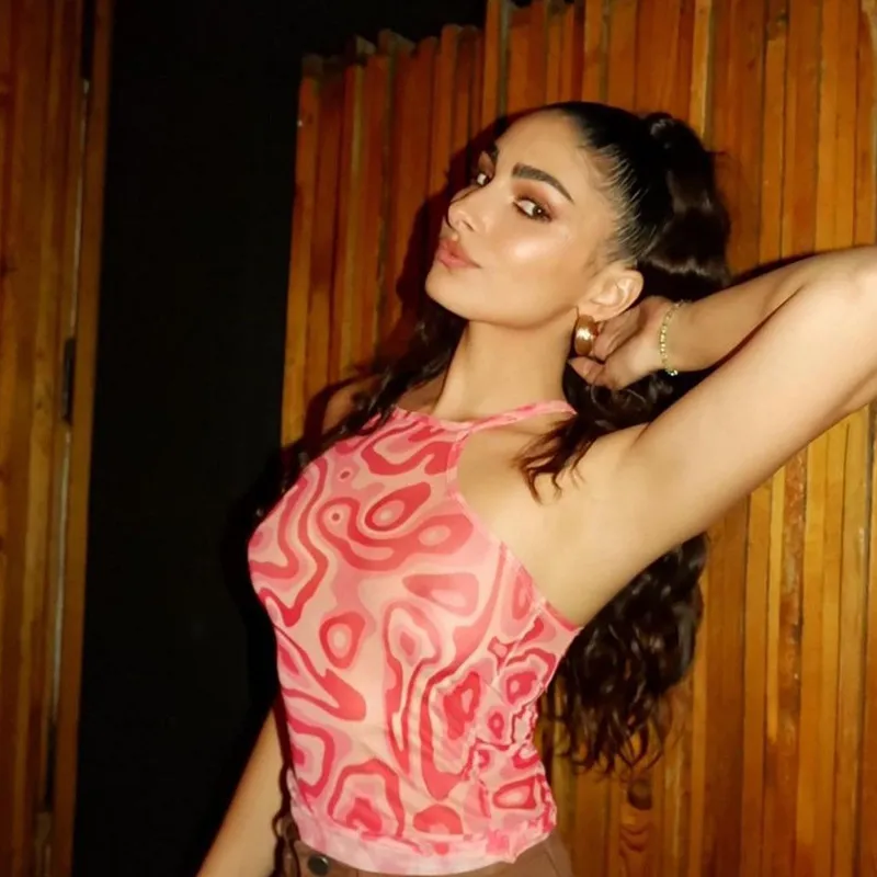 Spring And Summer Abstract New Arrival Neck Strap Mesh Sexy Backless Slim Fit Inner Base Small Vest For Women display picture 6