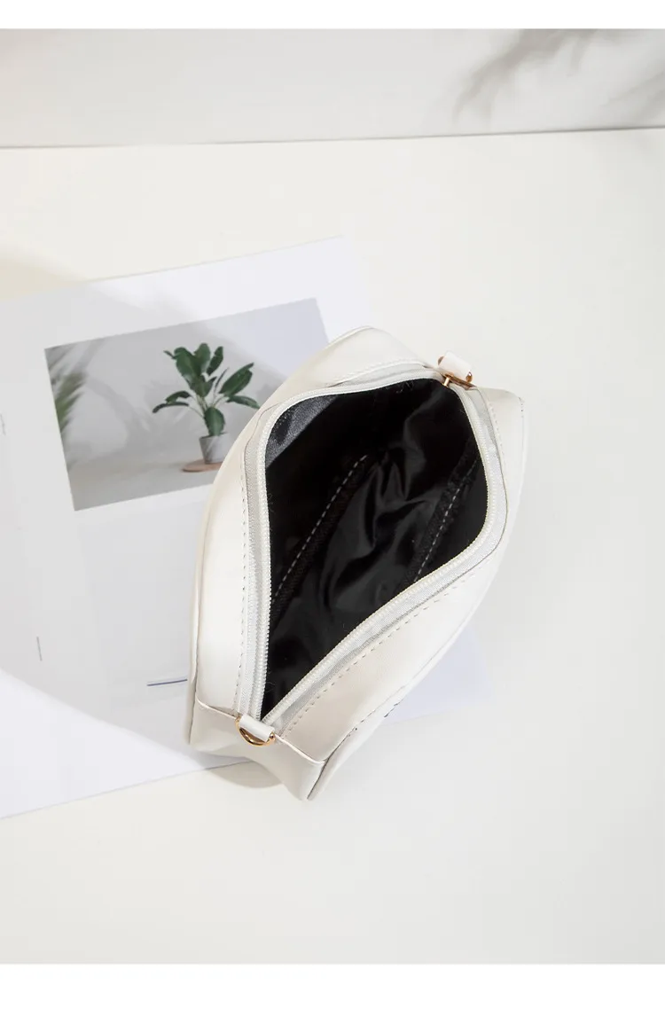 New Embroidered Shoulder Bag Women's Bag Summer Fresh And Cute Flower Crossbody Bag Butterfly Decoration Camera Bag display picture 12