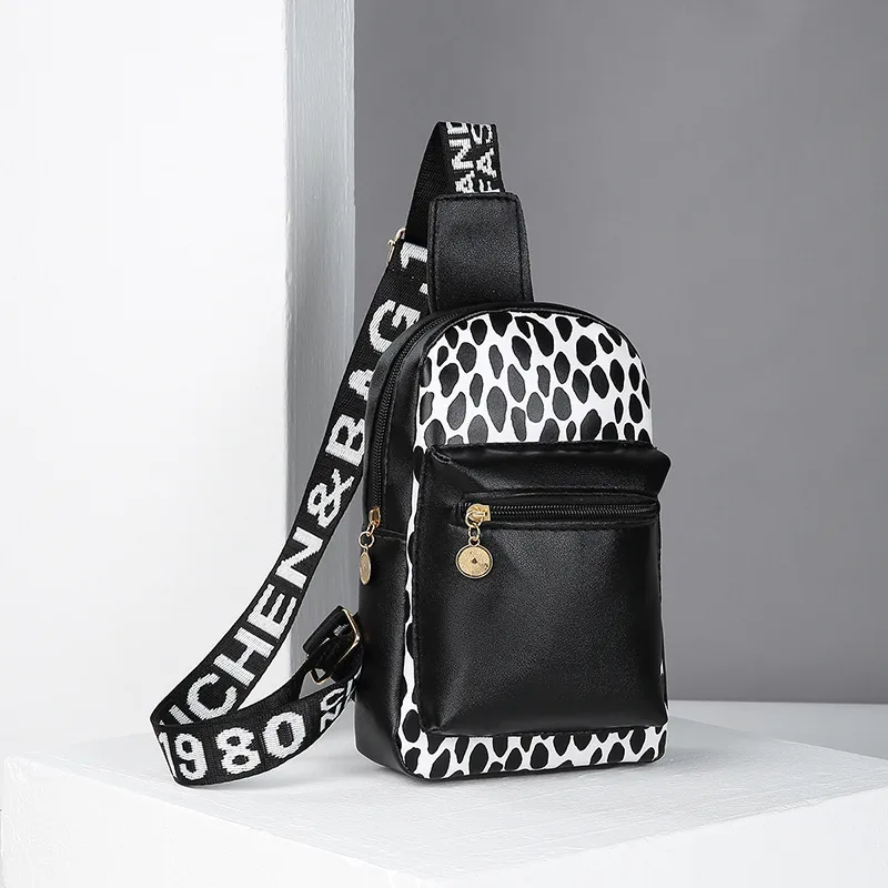 Fashion Trend  Leopard Print Sports Crossbody Chest Bag  Wholesale Bag display picture 3