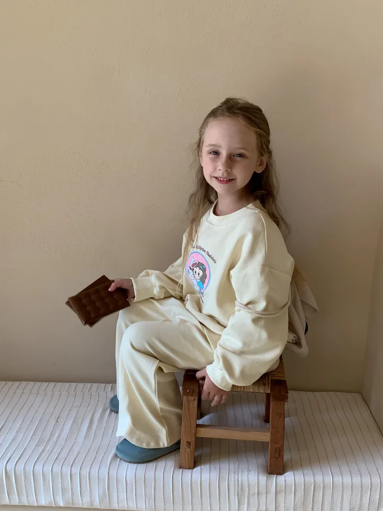 Girls' Sweater Suit Spring  New Style Baby Girls' Fashionable Casual Cartoon Sweater Two-piece Set display picture 4