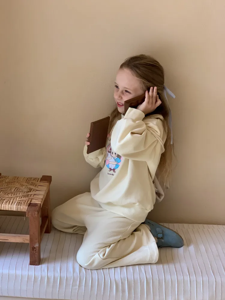 Girls' Sweater Suit Spring  New Style Baby Girls' Fashionable Casual Cartoon Sweater Two-piece Set display picture 11