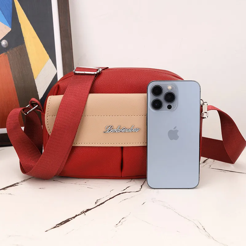 New Arrival Contrast Color Soft Surface Small Square Bag Casual Women's Shoulder Messenger Bag Travel Mobile Phone Coin Purse display picture 1