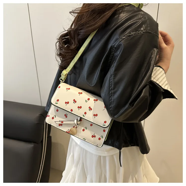 Fresh And Beautiful Fashion Handbag Women's Spring And Summer  New Fashionable Shoulder Crossbody Bag Stylish Joker Small Square Bag display picture 5
