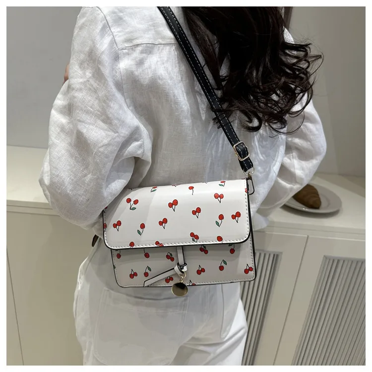 Fresh And Beautiful Fashion Handbag Women's Spring And Summer  New Fashionable Shoulder Crossbody Bag Stylish Joker Small Square Bag display picture 6