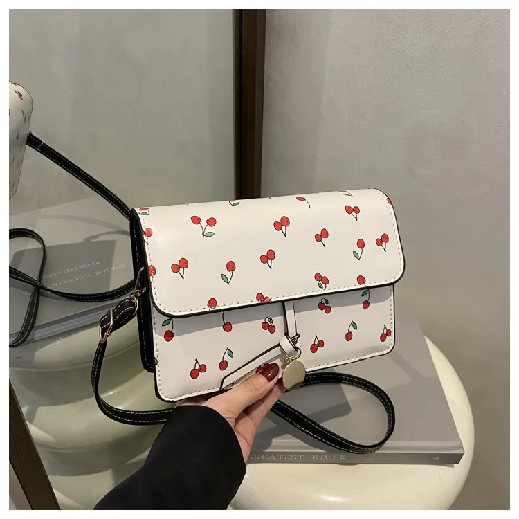 Fresh And Beautiful Fashion Handbag Women's Spring And Summer  New Fashionable Shoulder Crossbody Bag Stylish Joker Small Square Bag display picture 9