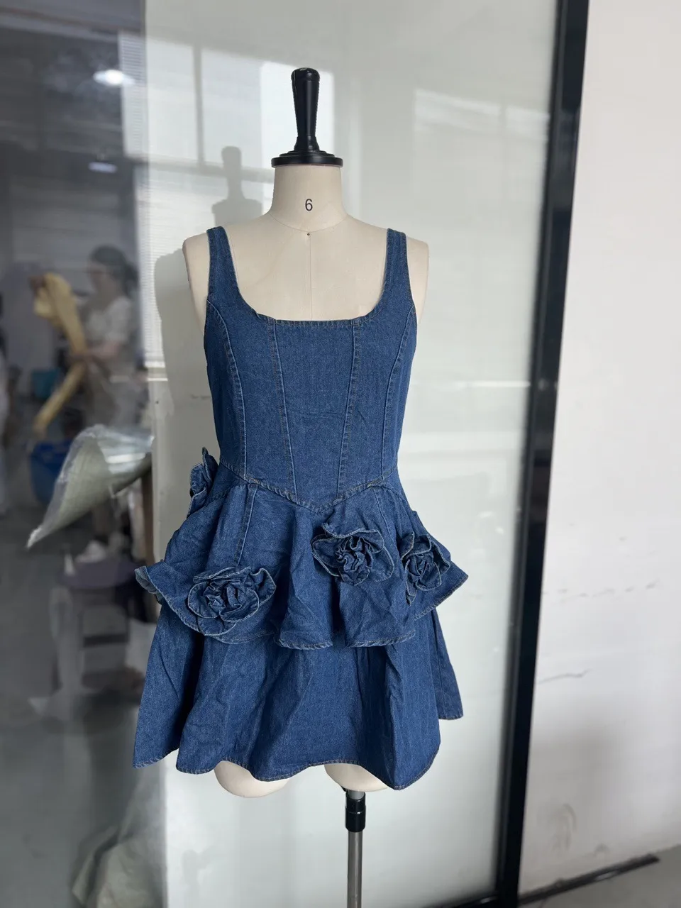 Flower Double Layer Denim Strap Skirt    Spring New Casual Style Strap Denim Skirt display picture 2
