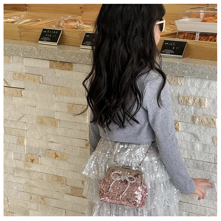 Fashion Sequins Girl Shoulder Bag Cute Bow Clip Mini Baby Messenger Bag New Chain Children's Bag display picture 6