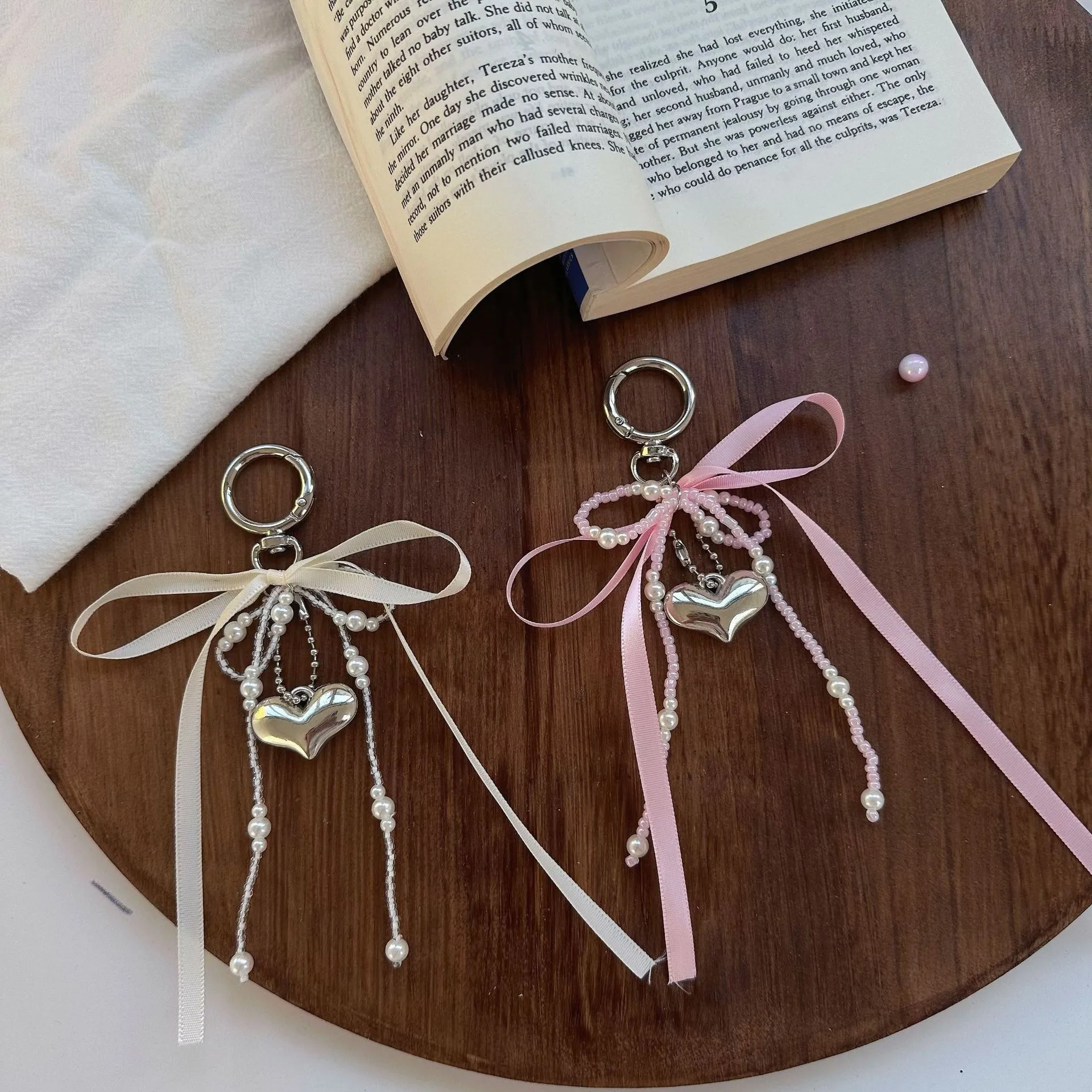 Ling Ti Original Pearl Bow Bag Pendant Ins Style Keychain AirPods Accessories Love Pendant display picture 3