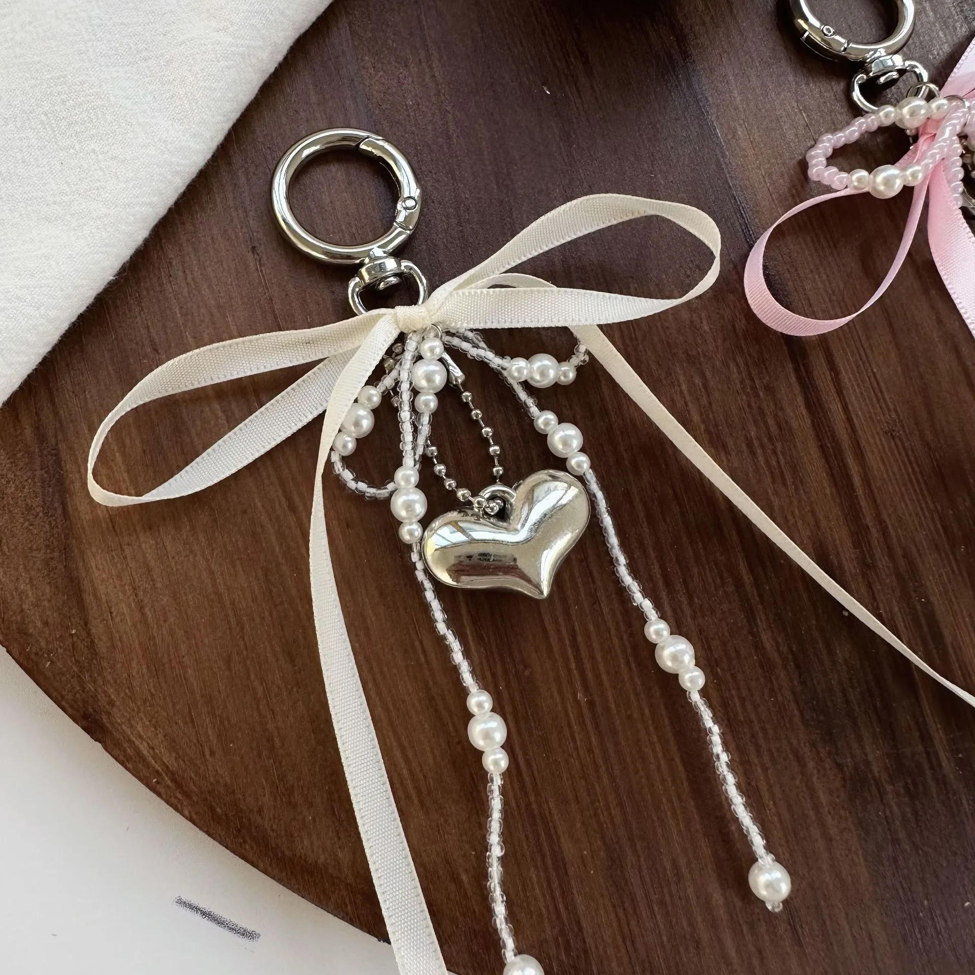 Ling Ti Original Pearl Bow Bag Pendant Ins Style Keychain AirPods Accessories Love Pendant display picture 4